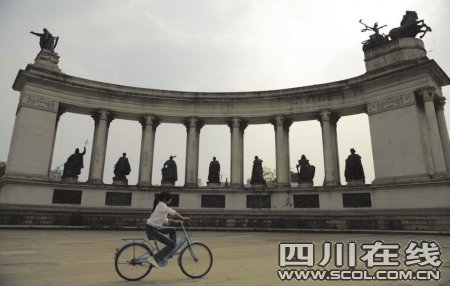 郫县世界乐园变大学校园_新闻滚动