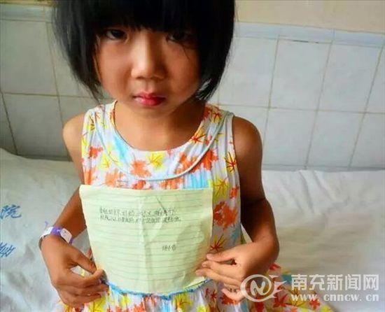 南充9岁女孩长5斤囊性团块 肚子鼓胀如皮球(图