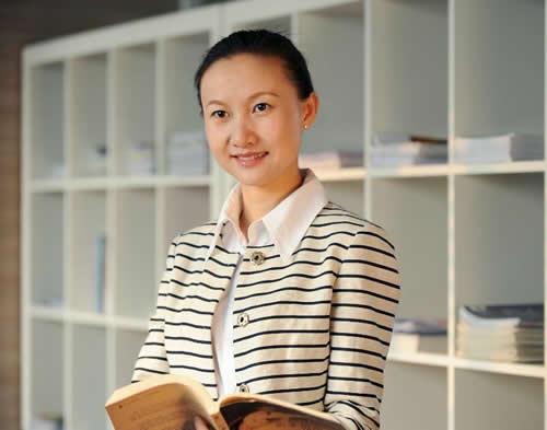 泡小校长<em>陈杰:女</em>老师最漂亮的时候是在讲台上