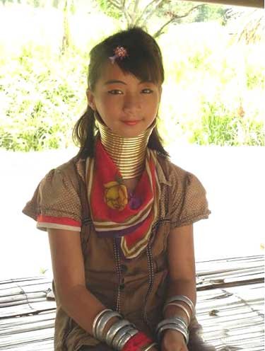 奇怪的风俗:探秘泰国长颈女人村