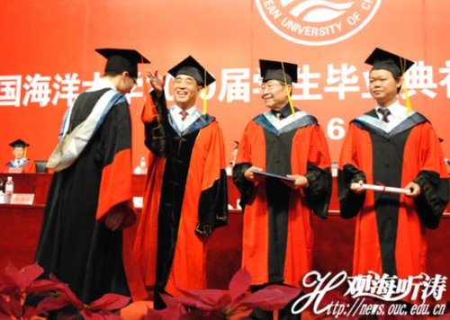 中国海洋大学2010届研究生毕业典礼侧记_滚动