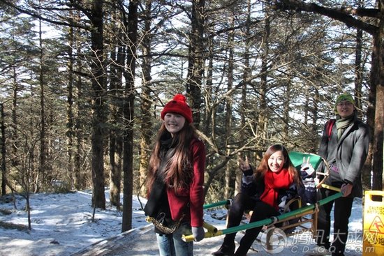 原创感受冰火两重天 小q峨眉山温泉滑雪体验游