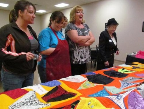 组图:<em>美国</em>怪癖男把<em>女性</em>旧<em>内裤</em>做成被子盖_大成