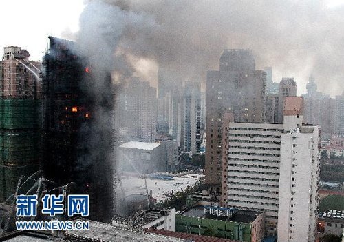 央视解读上海大火判决:电焊工轻判体现对弱势