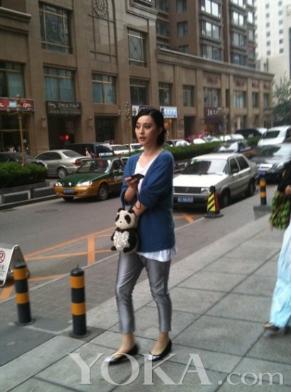 <em>范冰冰</em>改走爷们范儿 穿大牌西装也要挤胸_大成