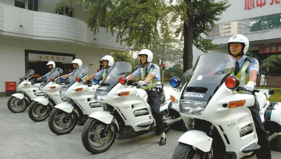 揭秘成都高帅酷交警特种工作 个个身怀绝技