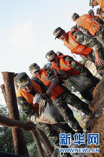 近期南方洪灾造成中国11省份4400多万人受灾