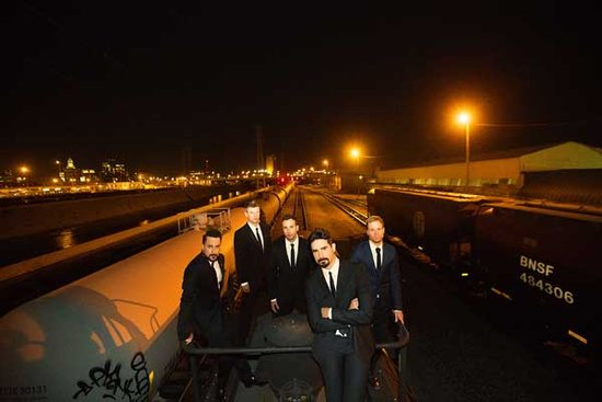 后街向世界派送成都财富 将收集熊猫玩偶