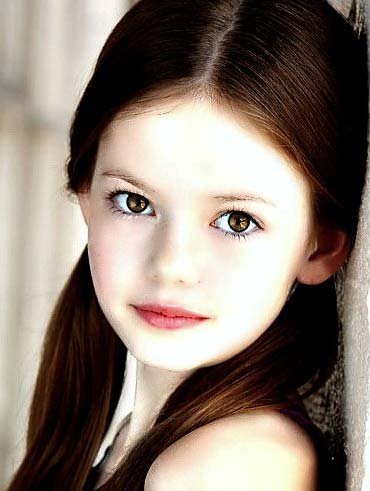 《暮光之城4:破晓》中饰演男女主角爱德华与贝