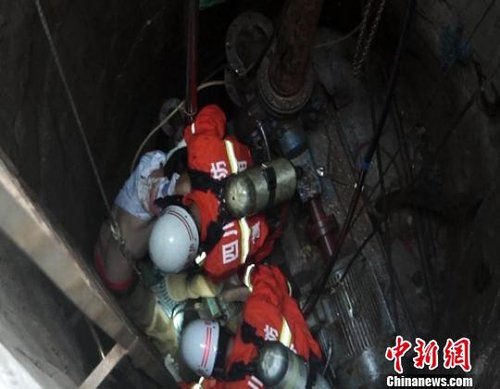 德阳中江一机井发生事故 4人缺氧晕倒2死2伤