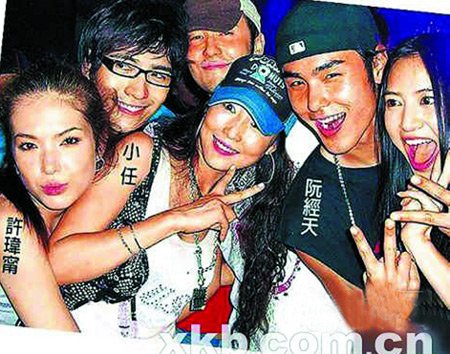 <em>阮经天</em>深陷桃色事件+<em>前女友</em>指其劈腿成性