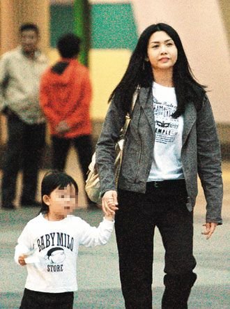 邱淑贞被爆三度怀孕 希望为老公生男丁_湖北娱