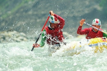 都江堰虹口国际漂流赛 新西兰队夺冠