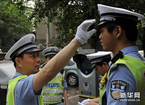 责任成为习惯 爱心收获民心--记重庆交巡民警骆