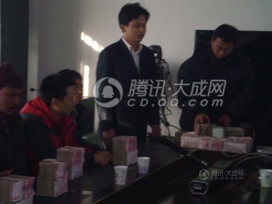 河北遵化讨薪川籍农民工领到80%工钱(图)_网