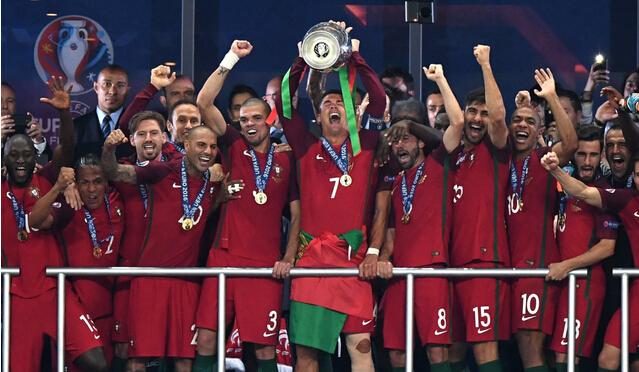首冠!葡萄牙捧杯 欧洲杯历史第十支冠军队诞生
