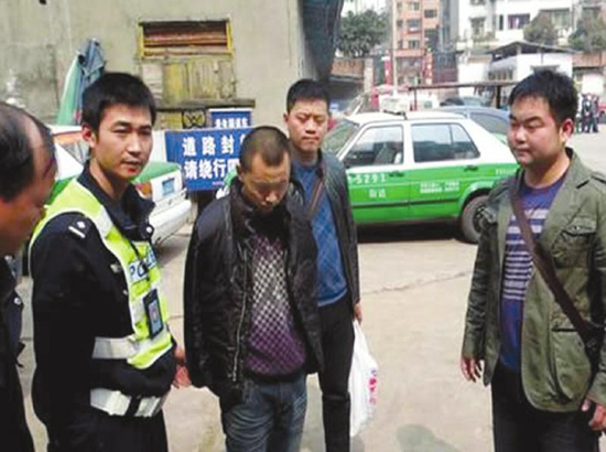 袜子里藏毒品 内江毒驾男子被抓现行(图)