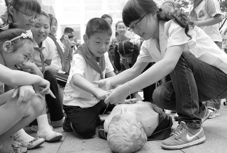成都百万师生学急救 13日起公益培训市民免费