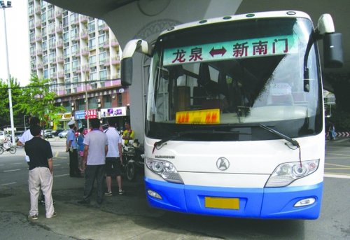 司机隔夜酒驾大巴满载35人 被严厉处罚(图)