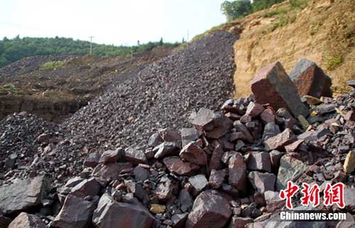 湖北五峰县:擦边球违规开采铁矿现象严重