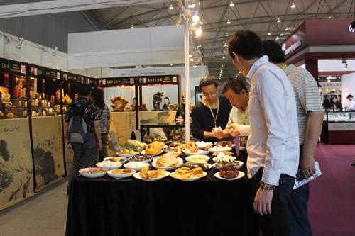 2015成都(春季)国际珠宝展今开幕 质检院现场