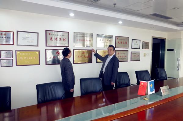 海南经济总量小_海南大学经济学院院徽(3)