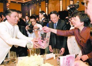小平重外孙照片披露 外孙女关注农民工<em>子女</em>_大