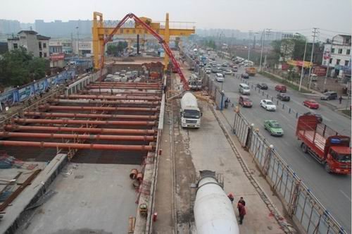 成都地铁3号线熊猫大道站提前封顶(图)