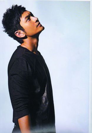 黄晓明默认女友是Angela baby 微博隔空调情_