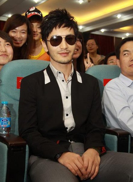 《唐伯虎点秋香2》进交大 黄晓明张静初谈人生