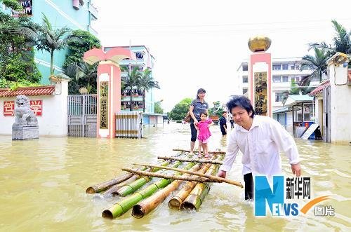 水陆全力抗洪救灾--广西忻城县洪水重灾区见闻
