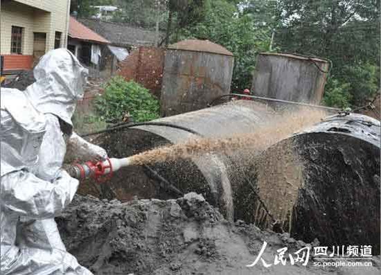 遂宁暴雨20吨油罐泄漏阻火阀断裂极易爆炸(图