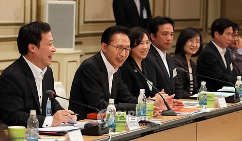 韩国总统李明博开始总统府及内阁重大人员改组