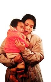 导演米家山寻人 19年前电影中小婴儿引众人牵