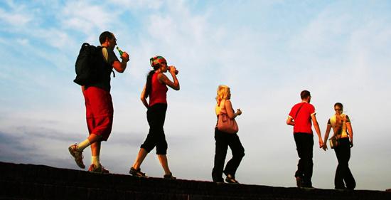 走路姿势影响健康 走路速度决定寿命长短