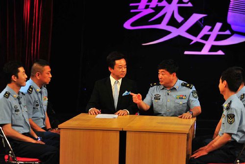 “炊事班”做客《艺术人生》 闫妮半夜争演佟掌柜_大成网_腾讯网