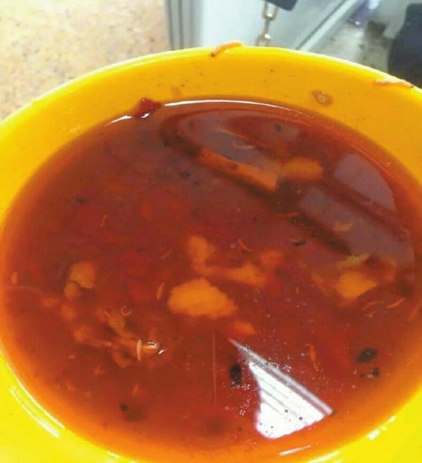 自贡一高校食堂菜里发现大量虫 学生曾吃到螺