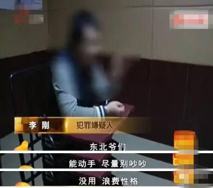 肤白貌美70后童颜巨乳李小冉 zuo成了网红?
