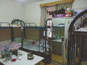 探访成都群租房:套二房挤下13张高低床(图)