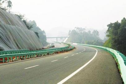 乐峨高速今通车 成都到峨眉山全高速跑拢90分