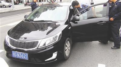 私家车网上非法揽客 成都车站到九寨沟客流下