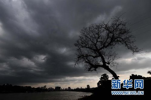 广西南宁乌云压城_新闻滚动