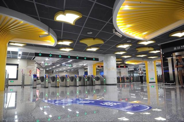 机场专线——10号线一期工程开通试运营新闻发布会在地铁太平园站举行