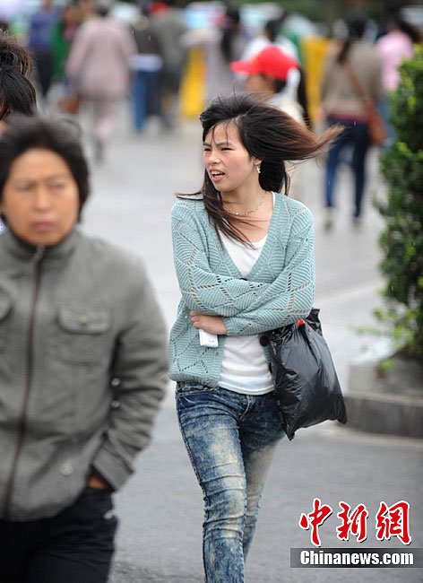 中国南方大部受冷空气影响大幅降温