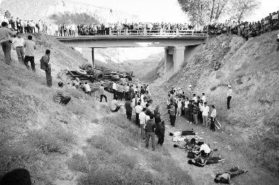 甘肃一驾校教练车跌落10米高桥下致6死16伤(