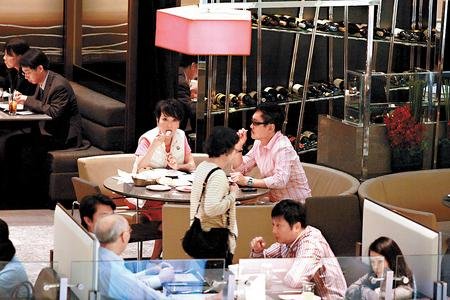 张柏芝将生二胎狄波拉大喜 全身红衣求平安【图】