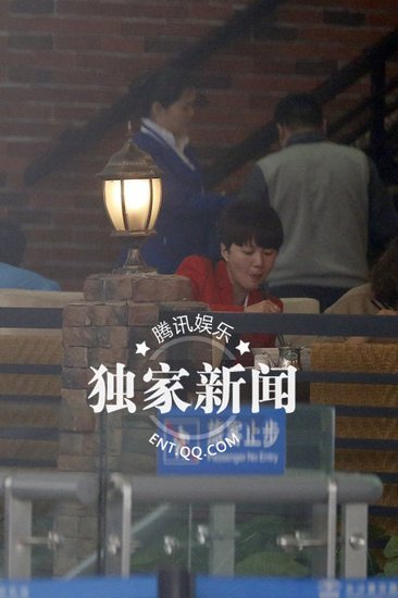  谭维维微博 大方回应偷拍 笑称身体健康感谢督