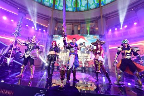 峡谷齐聚贺新春 成都味英雄年召唤师欢乐谷新