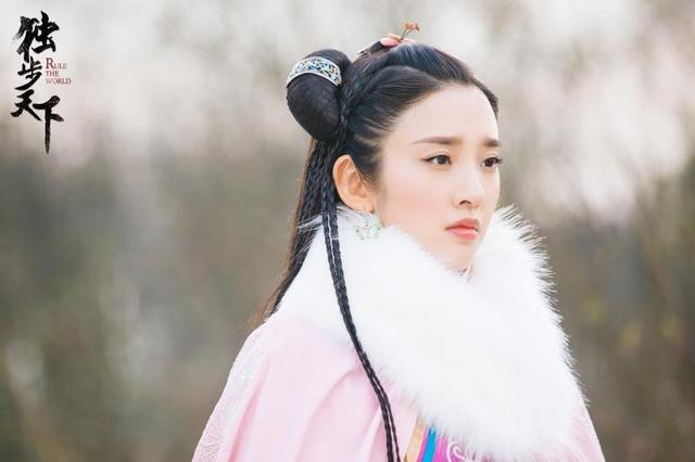 唐艺昕花样诠释三重身份 网友:厉害了我的哥