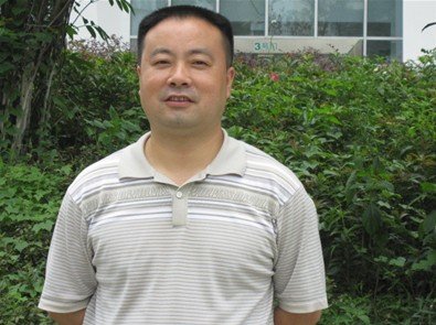 温江中学胡泽余:不断超越自我,用心教书育人